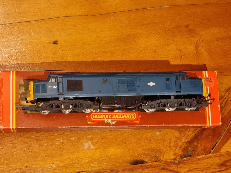 Hornby OP Scale loco 37 130 intercity Carousel 1