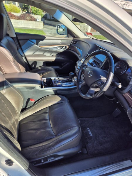 2011 Nissan Fuga62865831119619111