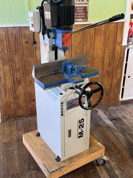 M-25 - Chisel Morticer Carousel 1