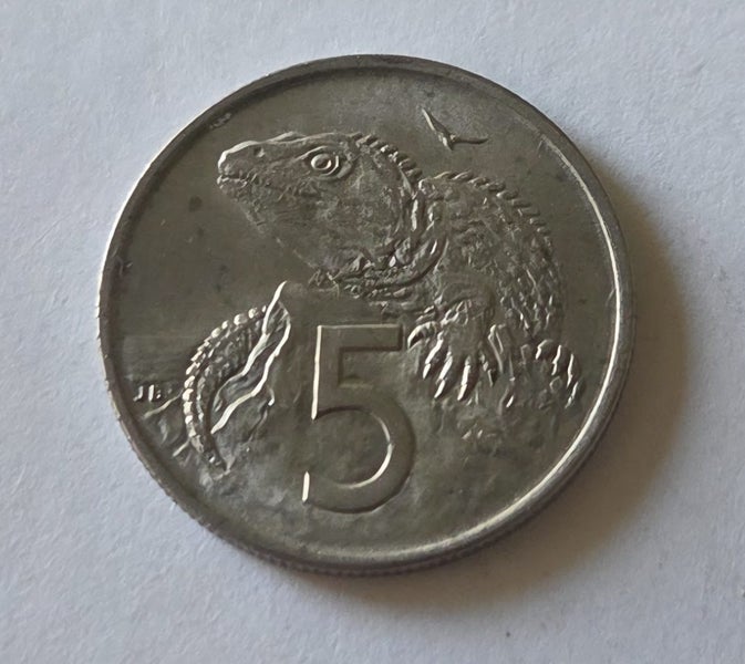 NEW ZEALAND 1967 "NO HORIZON" VARIETY 5 CENTS COIN, AU!, $1 RES!! Carousel 1