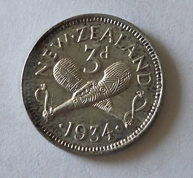 NEW ZEALAND 1934 SILVER THREEPENCE COIN, gEF!, $1 RES!! Carousel 1