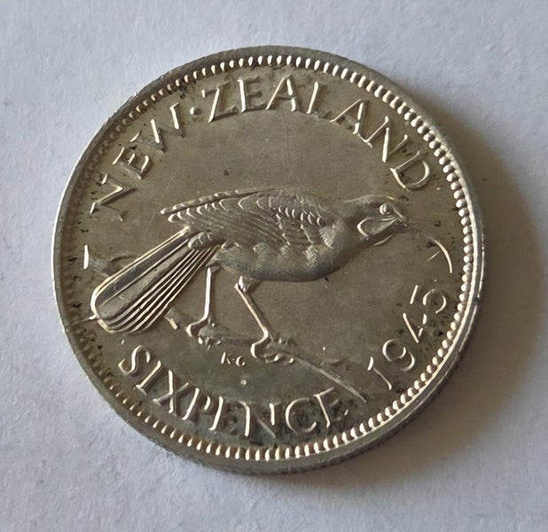 NEW ZEALAND 1945 SILVER SIXPENCE COIN, gEF!, $1 RES!! Carousel 1