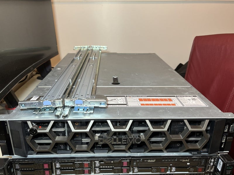 Dell PowerEdge R7515 Server AMD EPYC 7542 32 Cores 64 Threads 128GB-RAM Carousel 1