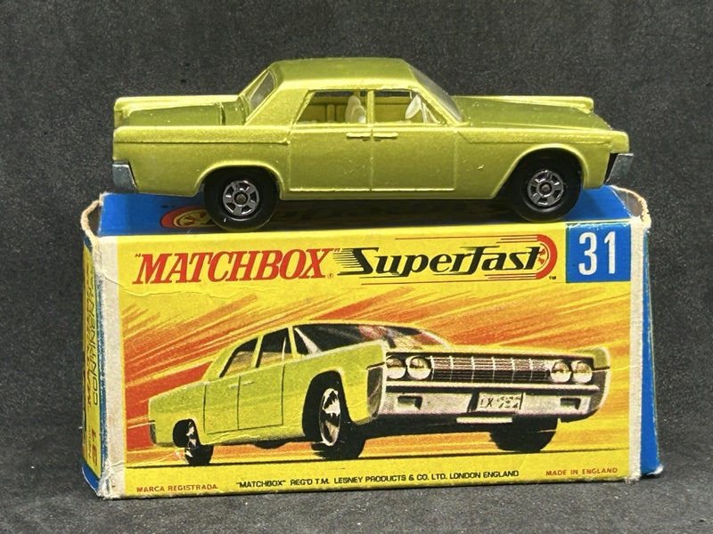 Matchbox MB31 Lincoln Continental (Mint) w G Type Box Carousel 1