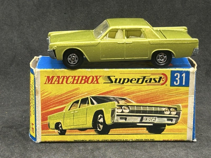 Matchbox MB31 Lincoln Continental (Mint) w G Type Box Carousel 2