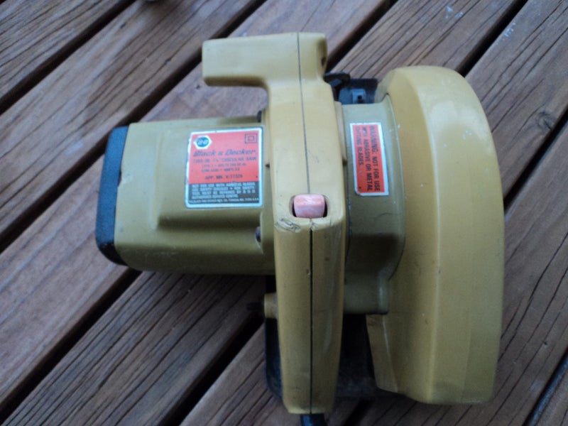 ELECTRIC Black& Decker Saw Carousel 1