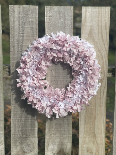FREE POSTAGE: Old English pink and white Fabric wreath62933731282433111