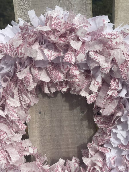 FREE POSTAGE: Old English pink and white Fabric wreath62933731282433112
