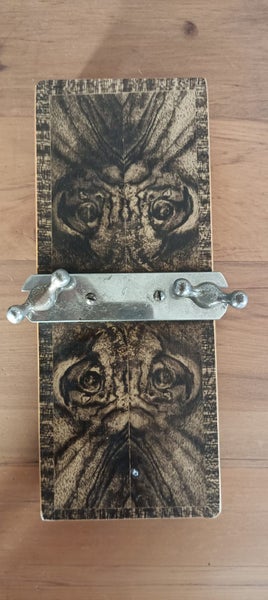 Tie press Carousel 1