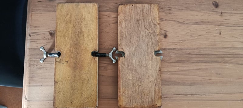 Tie press Carousel 2