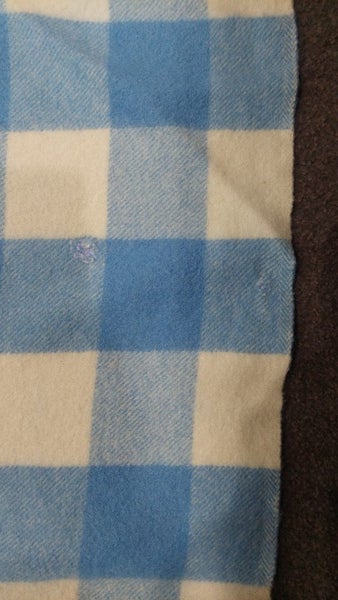 **$1 RESERVE WOOL BLANKET** Carousel 4