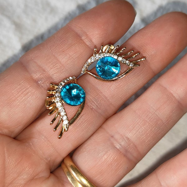 # Vintage Earrings Carousel 3