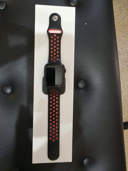 Apple Watch Series 6 44mm (GPS) Carousel 2