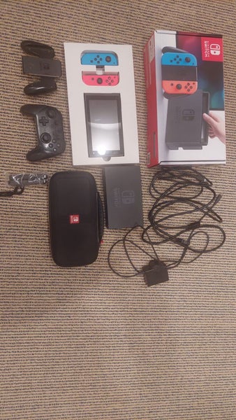 Nintendo Switch console + pro controller + case Carousel 1