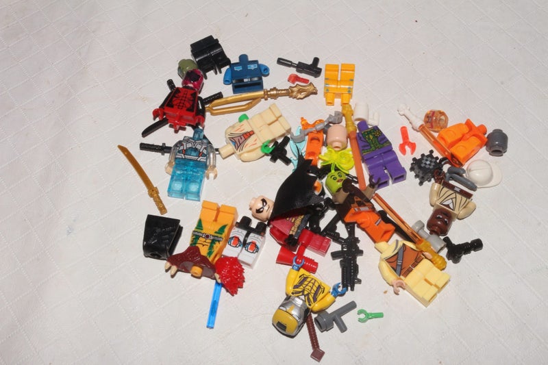 Bulk Lego COMPATIBLE Minifigures - Various Themes + Parts and accessories Carousel 5