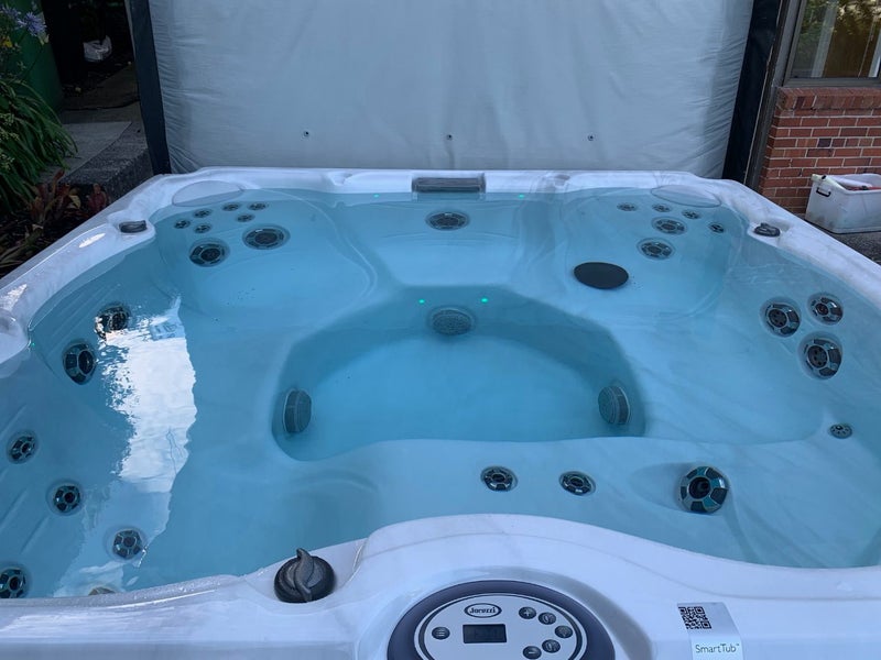 Amazing value!! Unwind in luxury Great Quality Jacuzzi J-23562866850960897113