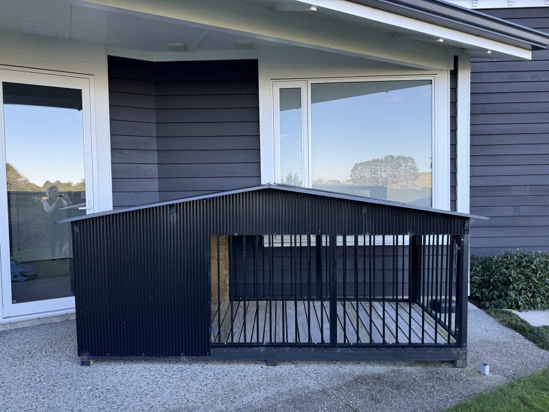 Dog Kennel - Large Carousel 1
