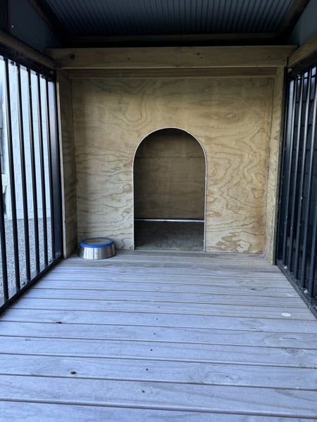 Dog Kennel - Large Carousel 4