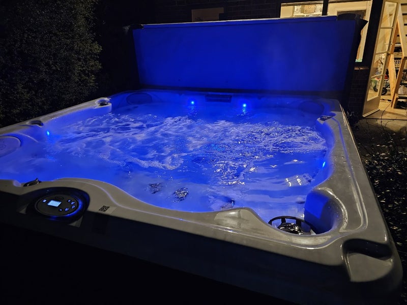 Amazing value!! Unwind in luxury Great Quality Jacuzzi J-23562866850960897116