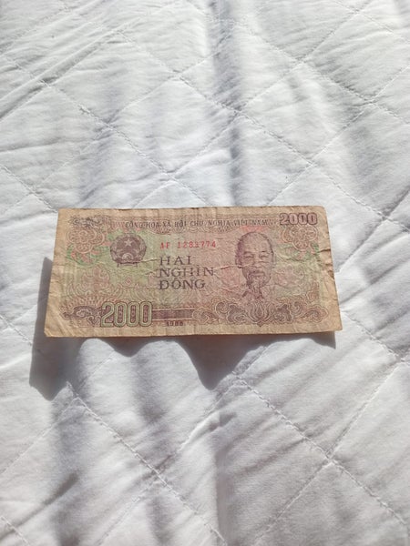 Vietnam , 1988 , 2000 dong Carousel 1