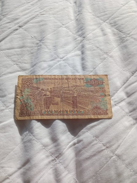 Vietnam , 1988 , 2000 dong Carousel 2