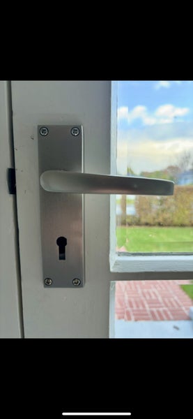 ***$1RES!! Door Handles + locks etc!!*** Carousel 2