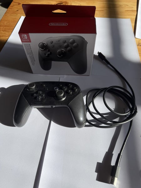 Nintendo Switch Pro Controller Carousel 1