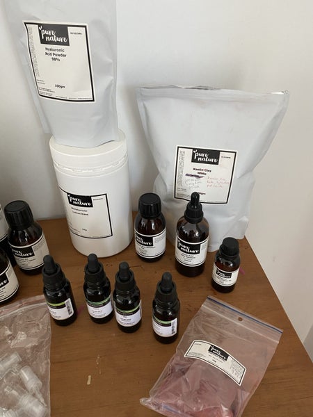 Oils, lotion, clays, ingredients, colors, lab equipment Carousel 4