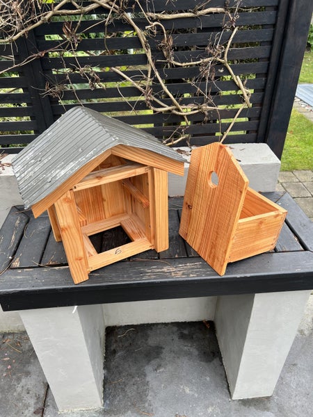 Larch Birdhouse with Cleanout Drawer- (Get now ready for Spring Nesting Season) Carousel 1
