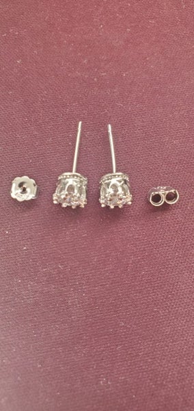 Zircon diamond ear stud. Carousel 1
