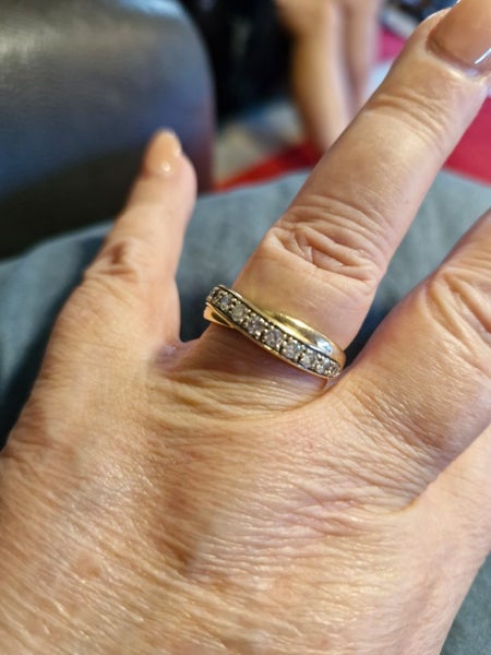 Gold and diamond ring62933724460163111