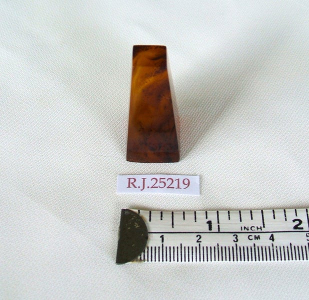 JEWELLERS ESTATE MUSEUMS RARE KAURI AMBER/GUM MINIATURE PYRAMID PILLAR DISPLAY. Carousel 9