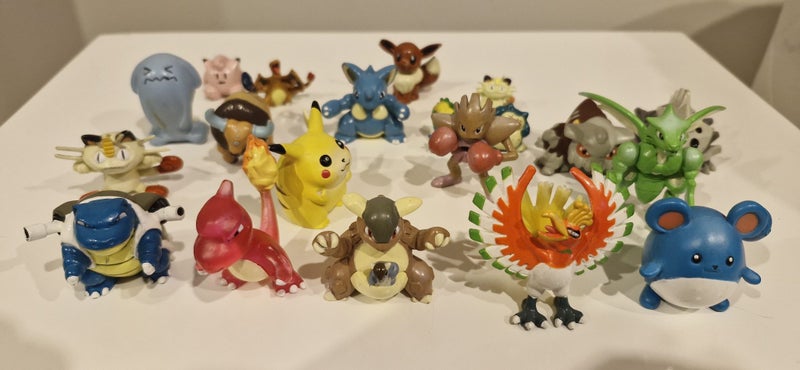 Pokemon Tomy Figurines Carousel 1