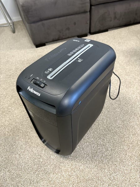 Paper shredder. CS60 cross cut Carousel 3