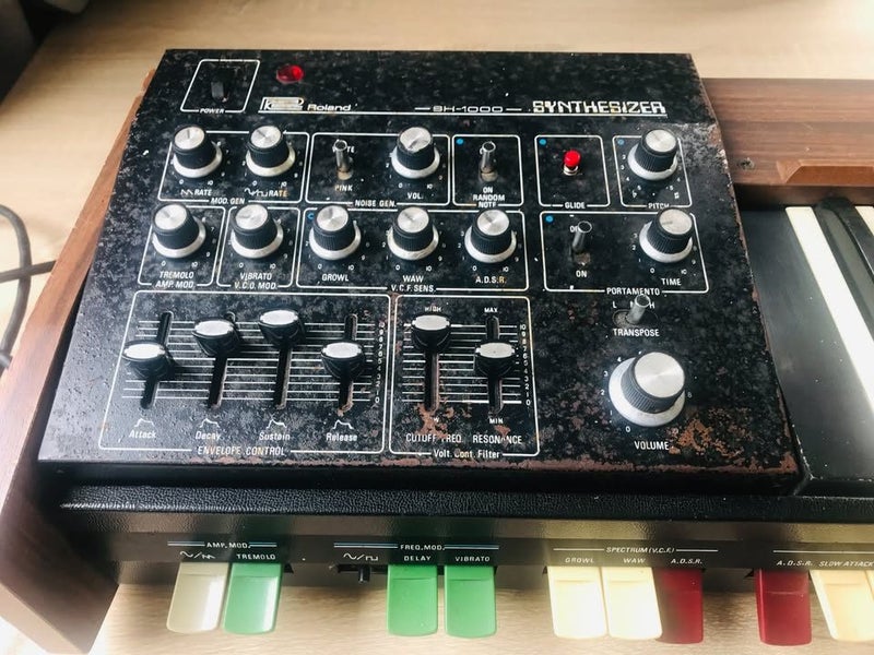 Roland SH-1000 Vintage Analogue Synth Carousel 2