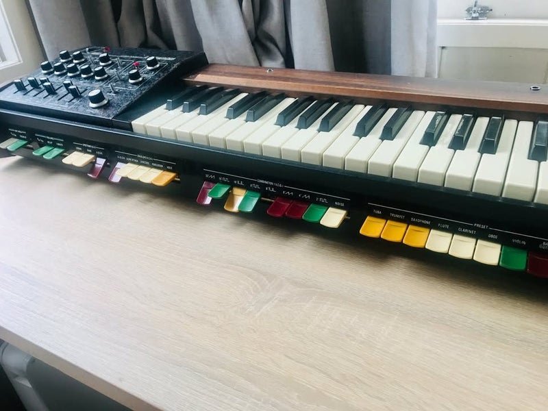 Roland SH-1000 Vintage Analogue Synth Carousel 3