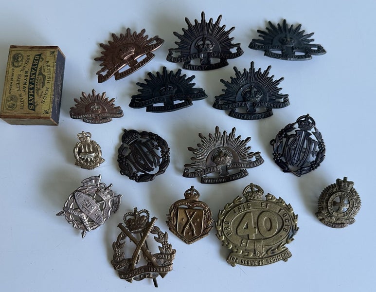 Australian WW1 & WW2 cap badges Carousel 2