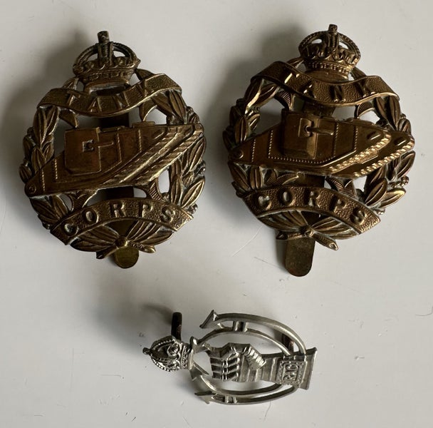 Royal Tank & Armoured corps cap badges Carousel 1