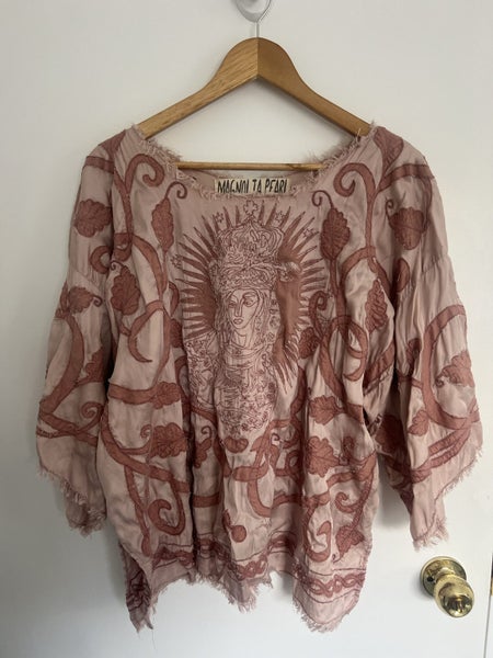 Magnolia Pearl Top Carousel 1