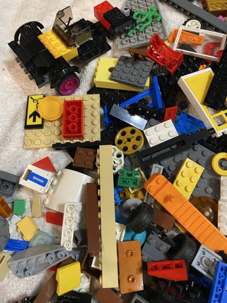 $1 Reserve!! Bulk Lego...500+ pieces Carousel 2