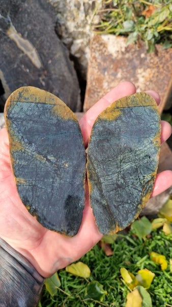 Greenstone slabs Carousel 1