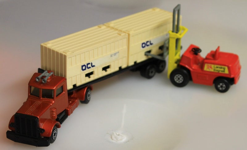 Matchbox Convoy OCL Peterbilt Articulated Container Truck & Forklift Carousel 1