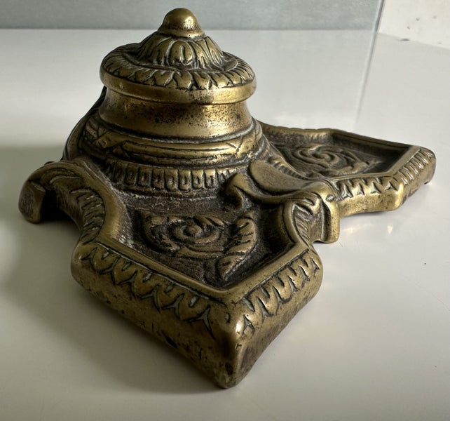 Antique brass inkwell Carousel 9