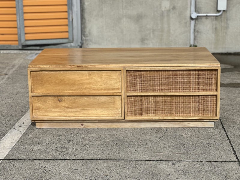 MAGNIFICENT FREEDOM FURNITURE COFFEE TABLE Carousel 2