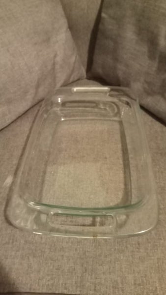 LARGE PYREX CASSEROLE DISH Carousel 1