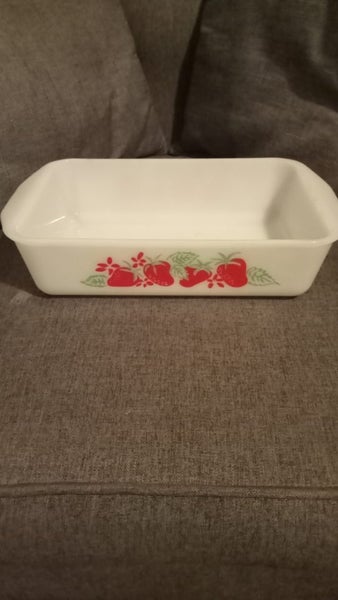 PYREX CASSEROLE DISH. Carousel 1