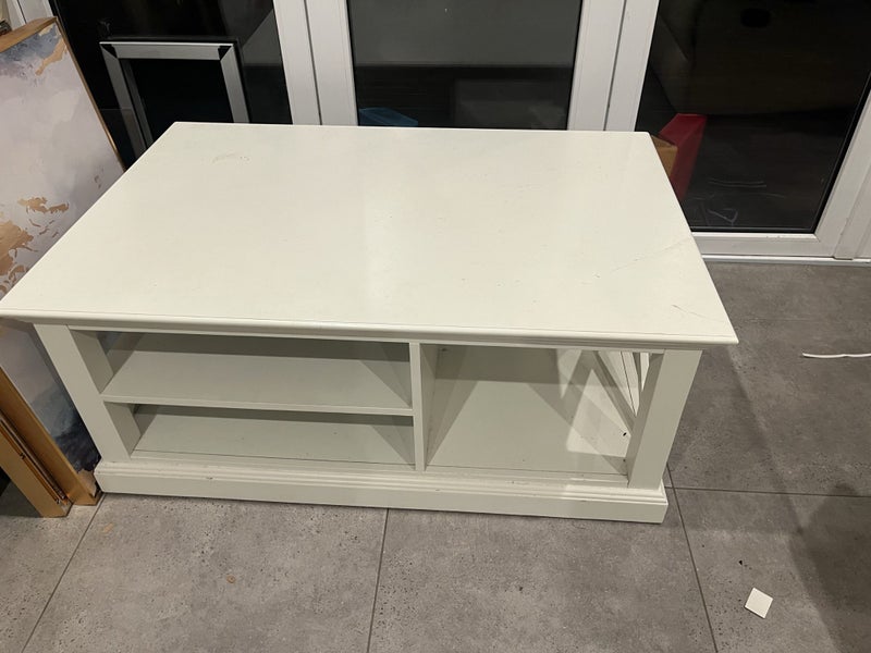 Large white Coffee table Carousel 1