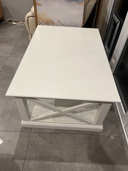 Large white Coffee table Carousel 2