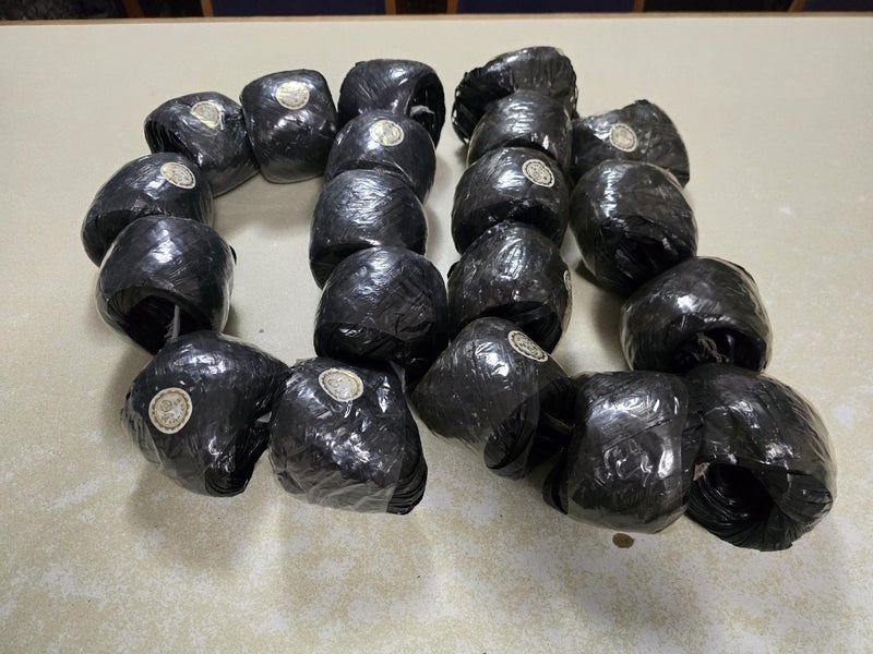 Plastic string ball black x20 Carousel 1