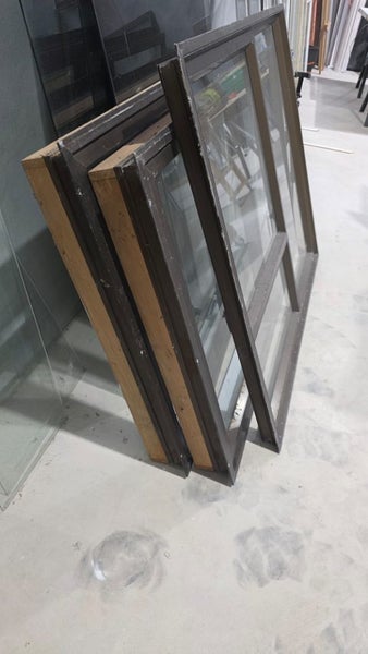 12 windows and 1 door Carousel 1